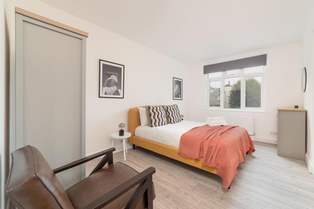 Two Bedroom Apartment By Buonomo Stays Short Lets & Serviced Accommodation In Balham With Balcony 伦敦 外观 照片