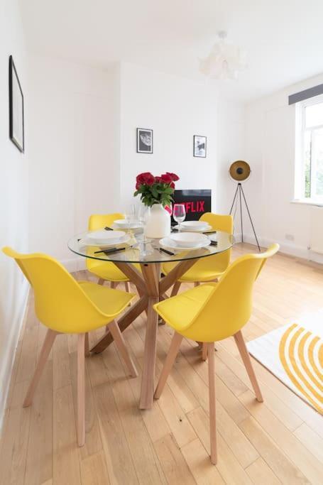 Two Bedroom Apartment By Buonomo Stays Short Lets & Serviced Accommodation In Balham With Balcony 伦敦 外观 照片