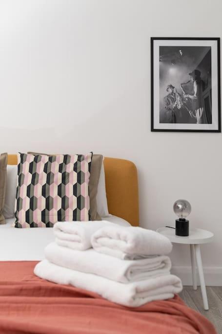 Two Bedroom Apartment By Buonomo Stays Short Lets & Serviced Accommodation In Balham With Balcony 伦敦 外观 照片