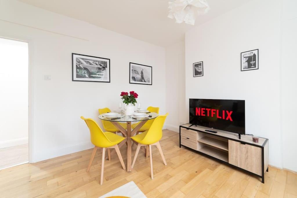 Two Bedroom Apartment By Buonomo Stays Short Lets & Serviced Accommodation In Balham With Balcony 伦敦 外观 照片
